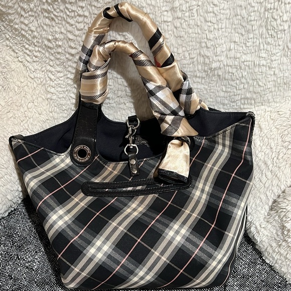 $99. Burberry London played . Blue label. Medium bag . - Picture 2 of 10